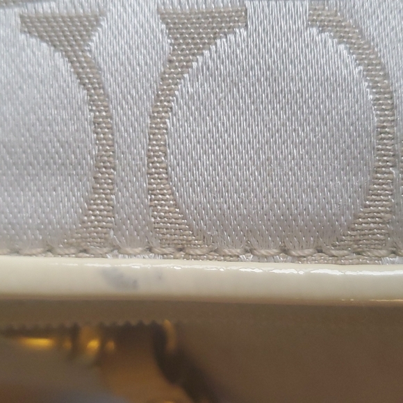 COACH wristlet - Picture 6 of 7